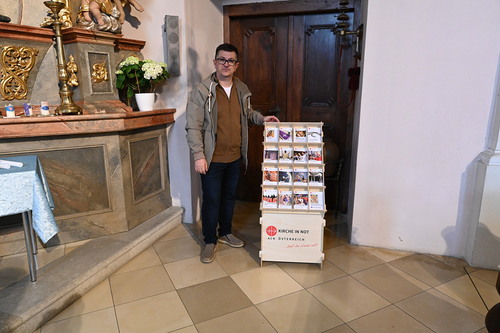 Markus Göstl mit dem neuen Infoständer